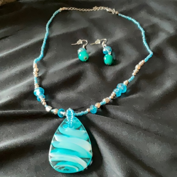 Silverfox Jewelry, Gift Boxed, Necklace and Earrings Set, Gorgeous ♥️🔥😍🔥💕💙 - Picture 6 of 8